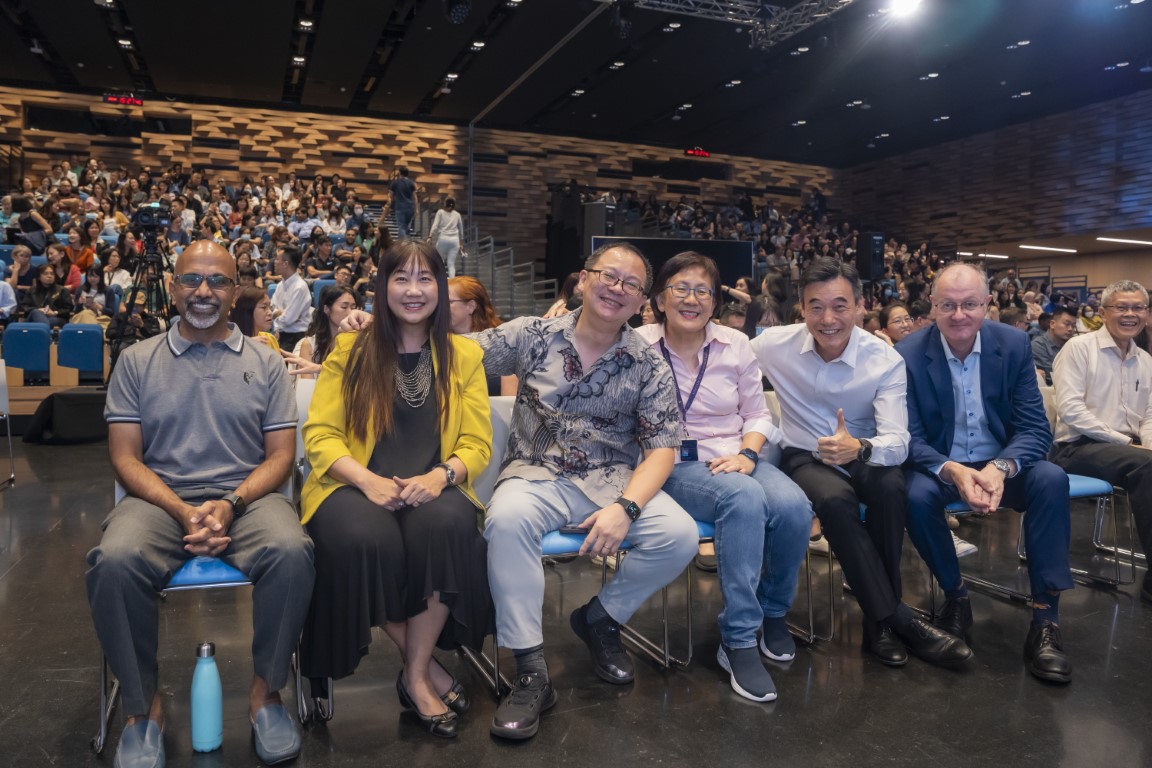 (L-R) Sundar Selvam, Vice President, Office of Campus Infrastructure and Services; Yvonne Chan, Chief Financial Officer and Vice President, Office of Finance; Prof Themin Suwardy, Associate Provost (PGP Education); Prof Paulin Straughan, Dean of Students; Christopher Chew, Vice President, Office of Corporate Communications and Marketing; Prof Timothy Clark, SMU Provost.