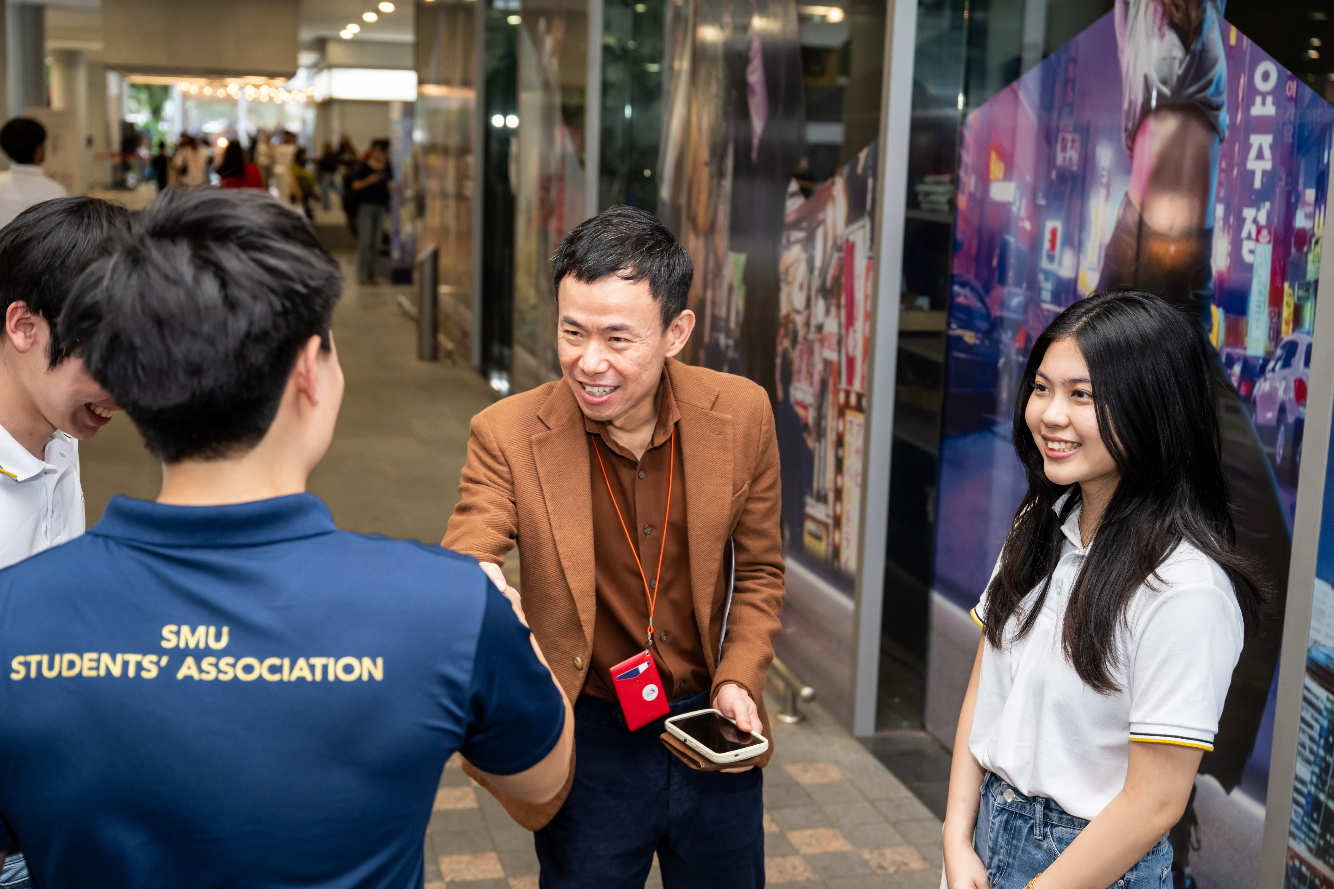 SMU’s Dean of Student, Professor Mark Chong, greeting the SMU Ambassadorial Corp.