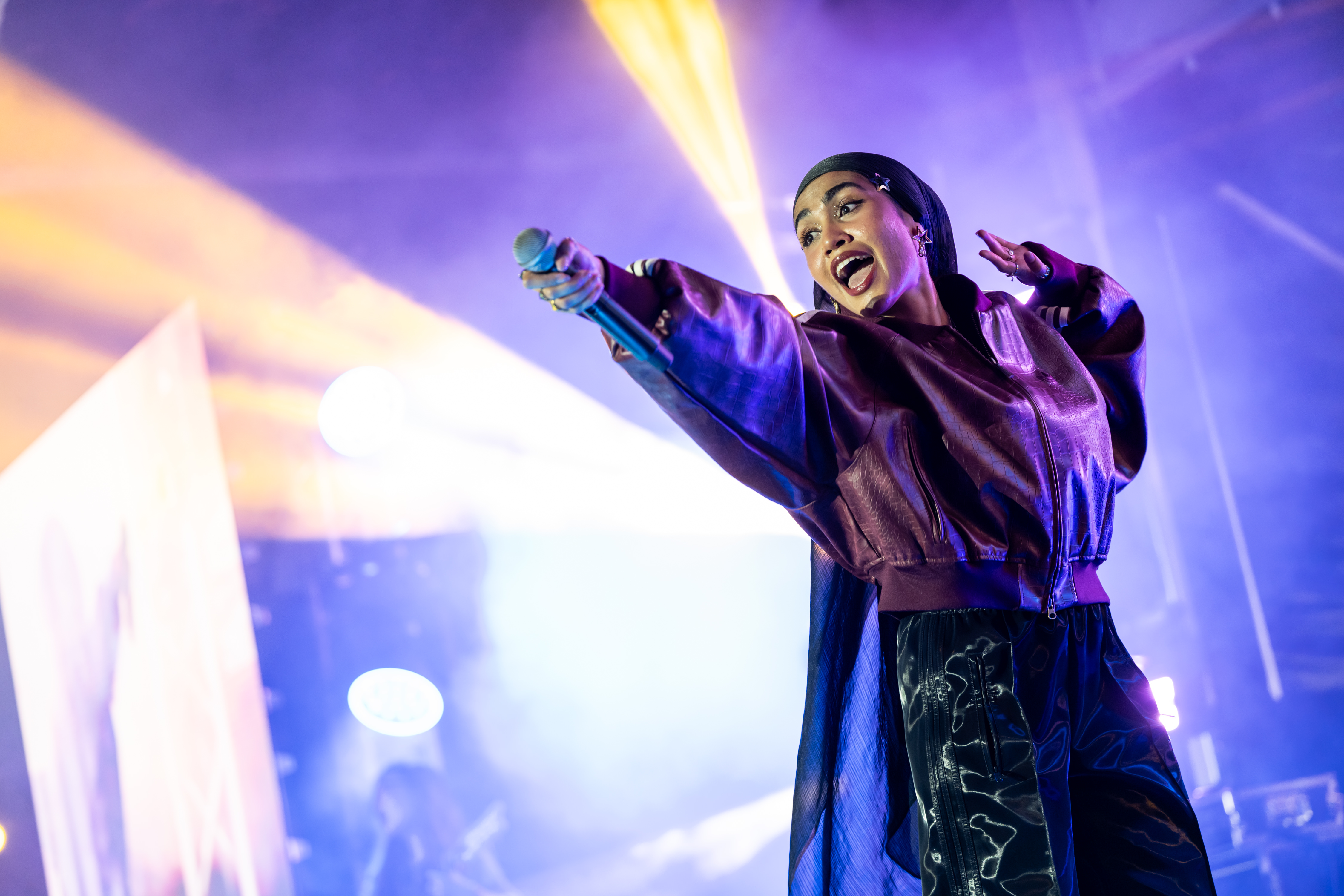 Headliner artiste shazza shakes up the stage with her vocal performance.