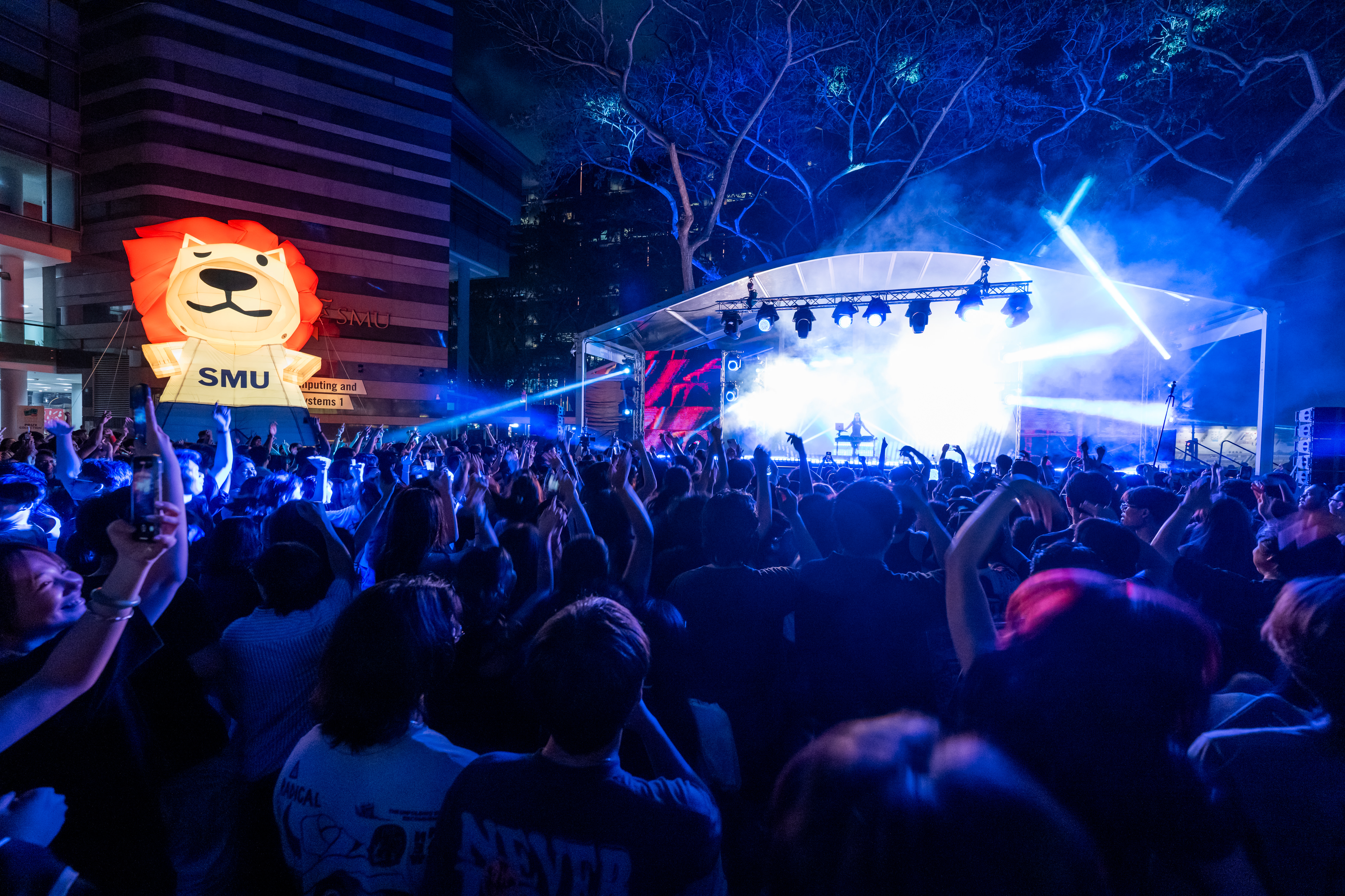 Crowds of students and PD26 participants alike energetically jamming to performances on stage. 