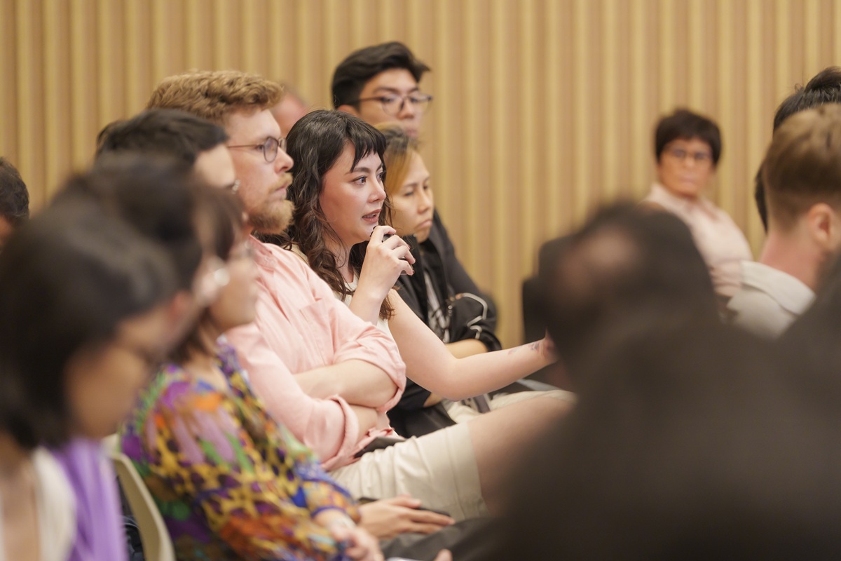 SMU Provost Prof Alan Chan delivering his inaugural Chair Professorship lecture on Chinese philosophical concepts of harmony to an engaged audience.