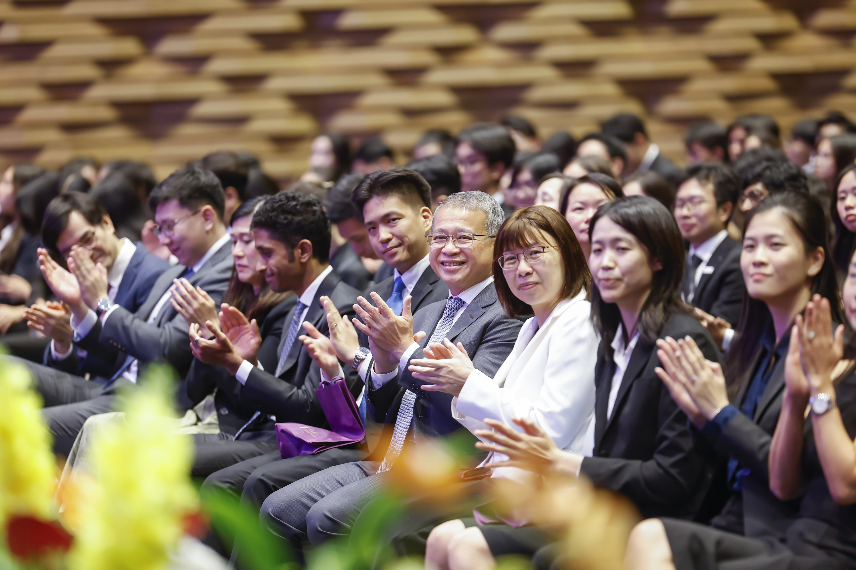 Professor Lee Pey Woan (in white) together with Minister Edwin Tong (to her right) welcoming the new cohort of Law freshmen to SMU as they begin their legal education journey.