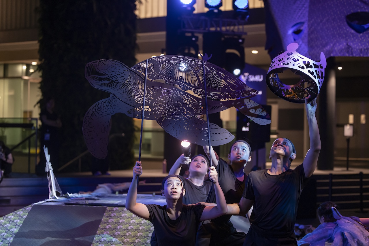 A blend of puppetry and contemporary dance against a magical backdrop captivated audiences.