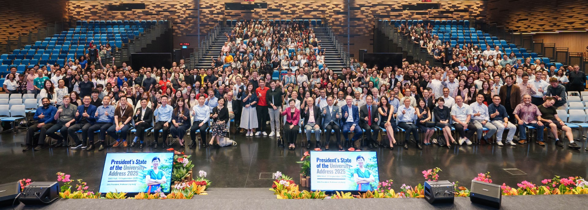 Prof Kong joined the audience in the hall for a celebratory group photo at the end of the Address.