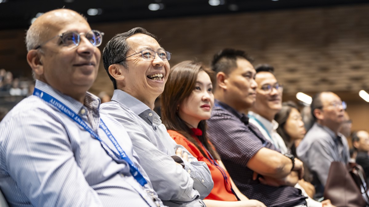 Members of the audience enjoying Prof Kong’s informal style of presentation.