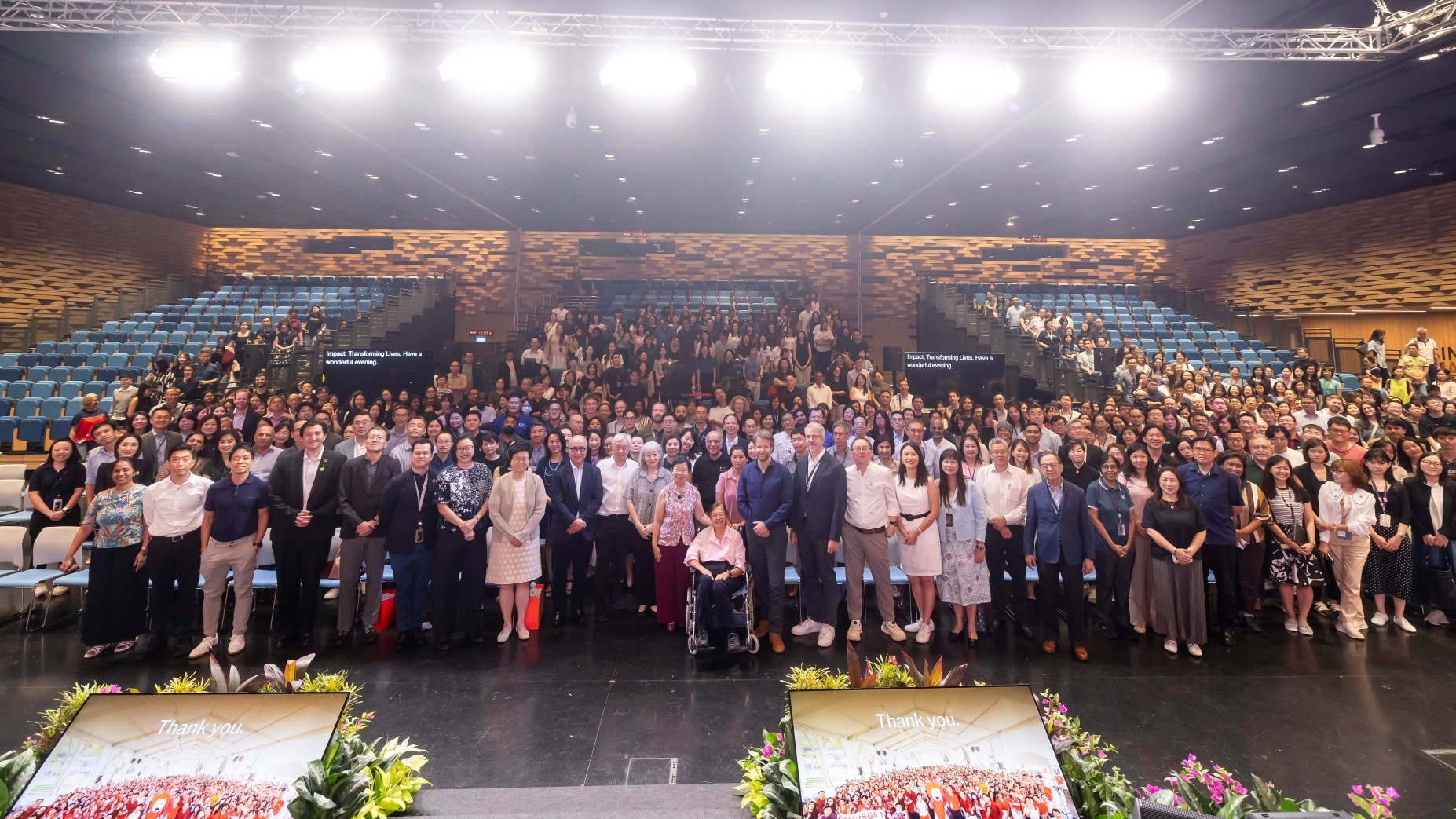 Prof Kong standing with members of the audience for a commemorative photo.