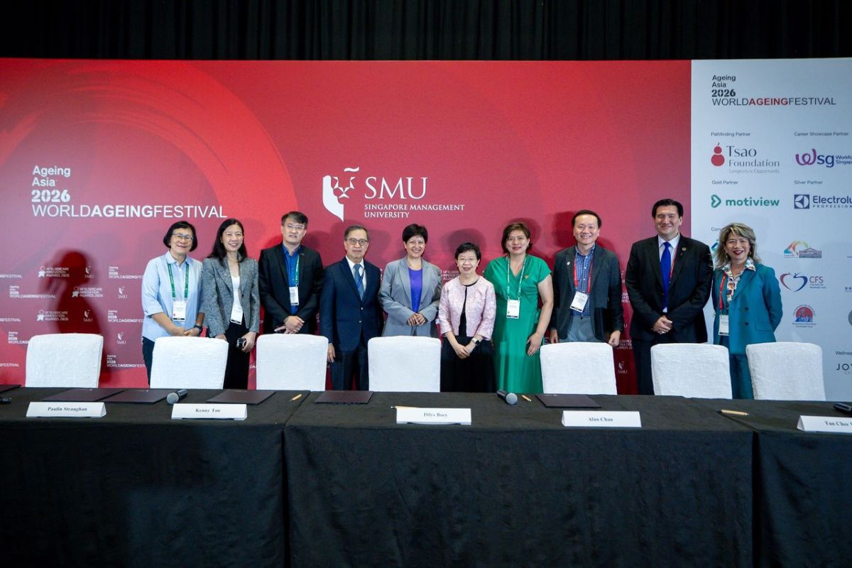 The MOU signing ceremony at Marina Bay Sands this morning: (L-R) Interim Co-Director of LSEI Prof Paulin Straughan; CE of WSG Dilys Boey; CEO of St Luke's Eldercare Dr Kenny Tan; SMU Provost Alan Chan; Ms Indranee Rajah, Minister in the Prime Minister’s Office, Second Minister for Finance and Second Minister for National Development; SMU President Prof Lily Kong; Executive Director of Lions Befrienders Karen Wee; CEO of Agency for Integrated Care Tan Chee Wee; Interim Co-Director of LSEI Dr Cheong Wei Yang and Group Head of Brand, Communications, Marketing & Experience Singlife Debra Soon.