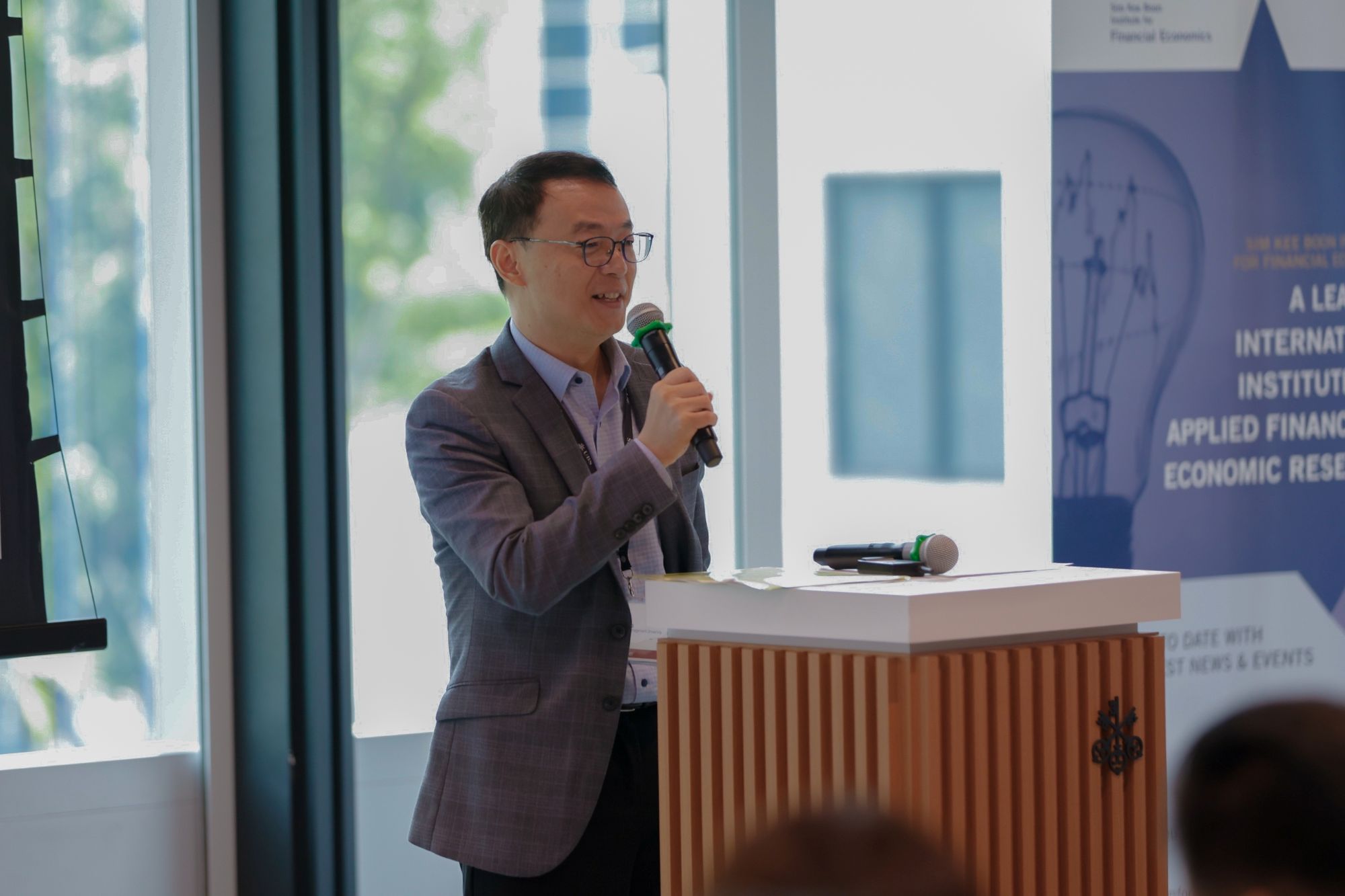 SMU’s Keppel Professor in Financial Economics Zhang Hong, who is also Director at SKBI, at the conference.