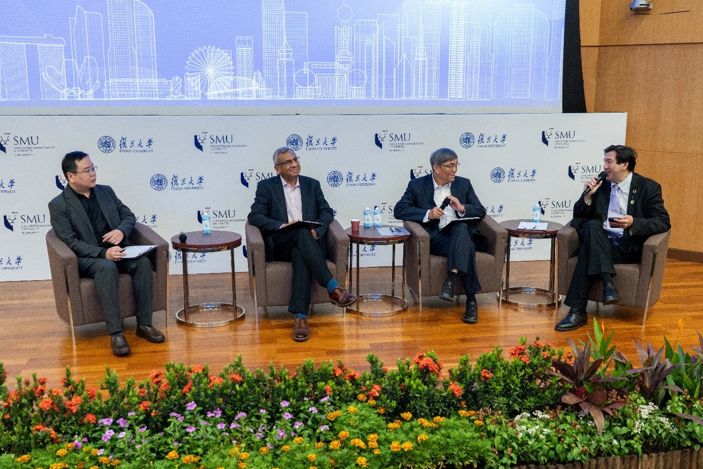 Panel 1 (from left): Fudan College of Computer Science and AI Professor Jin Cheng, University of Edinburgh School of Informatics Professor Subramanian Ramamoorthy, Fudan Institute on Ageing Professor Peng Xizhe, and SMU Vice Provost Dr Cheong Wei Yang (moderator).
