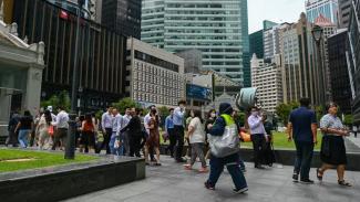 People walking in Raffles Place in Singapore. (Photo: AFP/Roslan Rahman)