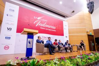 The panel at “SPOTLIGHT INDONESIA – Visions and Opportunities” consisted of (from left) Mr Jonathan Tahir, Deputy Chairman Mayapada Group; Mr Alvin Gozali, President Director PT. Putragaya Wahana; Professor Annie Koh, SMU Vice President, Office of Business Development, V3 Group Professor of Family Entrepreneurship and Professor of Finance; Dr Beh Swan Gin, Chairman, EDB; Mr Alvin Sariaatmadja, President Director Emtek Group; and Ms Christina Suriadjaja, Co-Founder and Chief Strategy Officer Travelio.