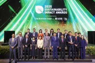 Winners of the 2025 Sustainability Impact Awards. SMU President Professor Lily Kong (front row, centre) received one of the evening’s top accolade as Impact Leader of the Year.