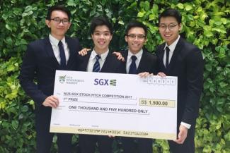 The winning team from SMU, (from left) Louis Quek, Nevin Tan, Yim Yi Xiang and Jonathan Khoh, had a target price of S$4.52 for Singtel.