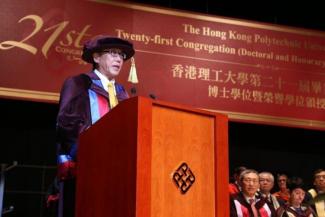 Mr Ho Kwon Ping making his acceptance speech at PolyU’s 21st Congregation.