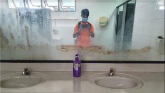 A study by Singapore Management University senior lecturer of statistics Rosie Ching and her undergraduate class found that public toilet hygiene has fallen since 2016. (Photo: CNA, Kaustubh Krishna Kaslikar)