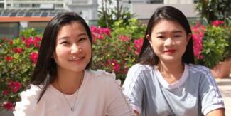 SMU students Janice Sui Mei Ting (Right) from School of Accountancy and Claudia Si Tho Zhi Jing (Left) from School of Social Sciences shared how they have benefitted from SMU Access and Quantedge Scholarship. Photo: Lianhe Zaobao