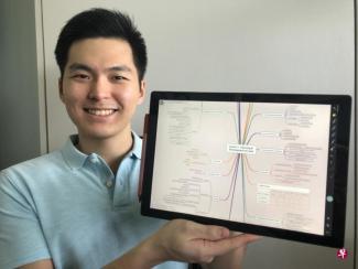After successfully obtaining the real estate broker's license, Mr Eugene Cheow (24 years old, student) came up with the idea to digitize his notes and sell them online, giving him his first taste of entrepreneurship. Photo: Eugene Cheow