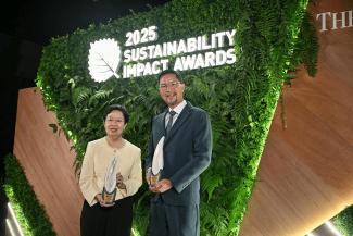 Impact Leader of the Year award recipients Lily Kong and Bjorn Low at the Sustainability Impact Awards ceremony on Sept 25. ST PHOTO: ARIFFIN JAMAR