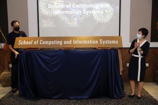 SMU president Lily Kong (right) and School of Computing and Information Systems dean Pang Hwee Hwa unveiling the school's new name, on Jan 15, 2021. ST PHOTO: TIMOTHY DAVID
