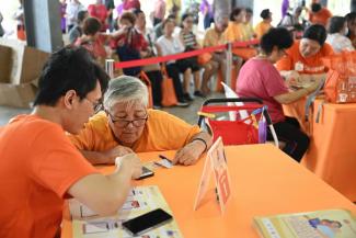 The elderly may come across as technophobic and often blame themselves for being too slow to learn a new skill. PHOTO: ST FILE