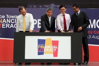 Launching the three-day Financial Literacy programme for ITE students today (13 August 2013) were: (left to right) Dr Yek Tiew Ming (right), Principal of ITE College West; Dr Jeremy Goh, Programme Director, Citi-SMU Financial Literacy Programme for Young Adults, and Associate Professor of Finance, SMU Lee Kong Chian School of Business; Dr Goh Mong Song, Deputy Principal (Academic), ITE College West; and Mr Adam Abdur Rahman, Managing Director, Head of Corporate Affairs, Citi Singapore.