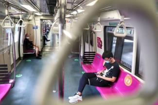 MRT riders on May 22 during the circuit breaker. While the MRT system scored 66.1 points in the commuter satisfaction poll last year, its score rose to 73.4 this year, due to less congestion and more frequent cleaning. ST PHOTO: KELVIN CHNG
