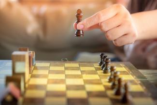 This case, written by Nirmalya Kumar, Lee Kong Chian Professor of Marketing at SMU Lee Kong Chian School of Business and Dr Sheetal Mittal from The Centre for Management Practice (CMP) at SMU, analyses the complexities involved in online versus offline retail channels.