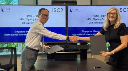 (Left to right) Professor Pang Hwee Hua, Dean of SMU School of Computing and Information Systems and ISC2 Acting CEO and CFO, Debra Taylor, CC
