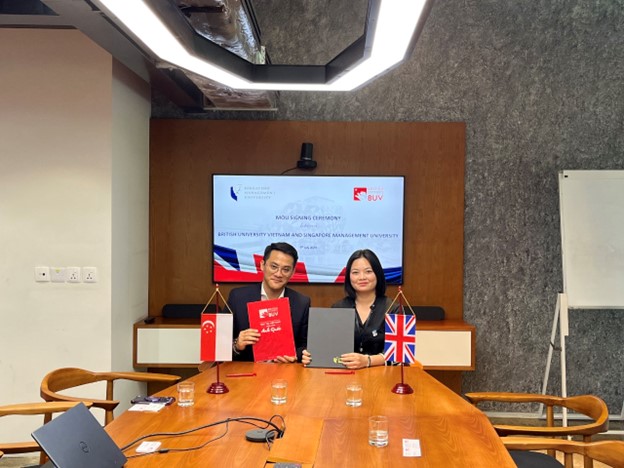 (L to R): Mr Vu Viet Anh, Director, SMU Overseas Centre Ho Chi Minh City; and Ms Jenny Nguyen (Hien), Head – International Mobility & Partnerships, BUV after the MOU signing.